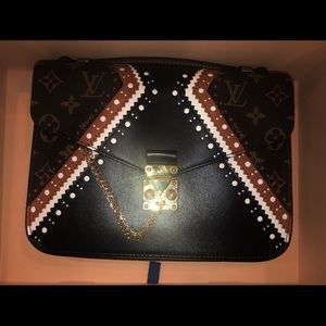 Louis Vuitton metis brogue limited reverse